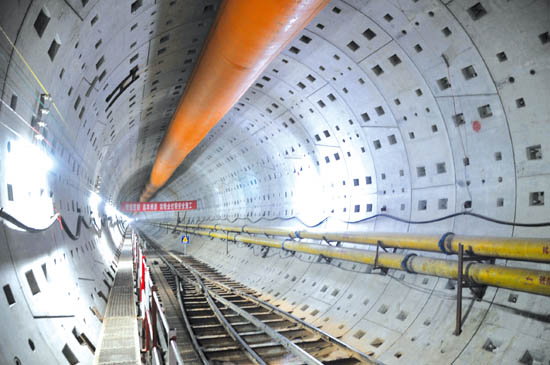 The upstream tunnel for Yellow River Crossing Project completed