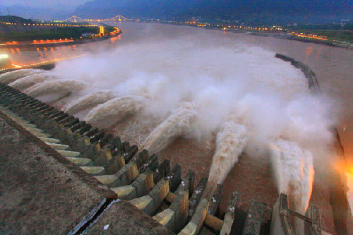 Three Gorges Dam withstands its biggest test