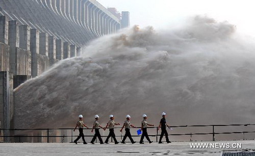 Three Gorges Dam withstands another flood peak