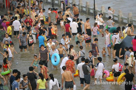 Wuhan witnesses flood peaks close to danger point