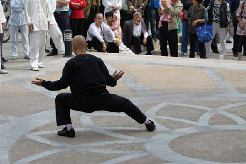 Tai Chi masters the crowds in Wuhan