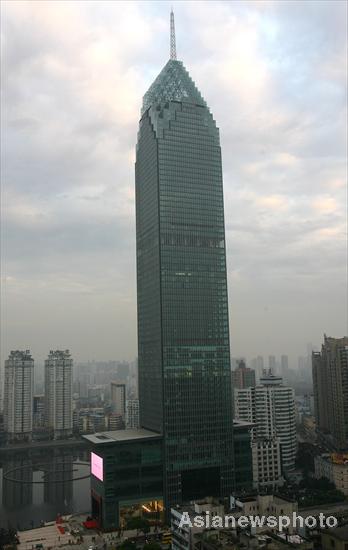 Tallest building in Wuhan put into use