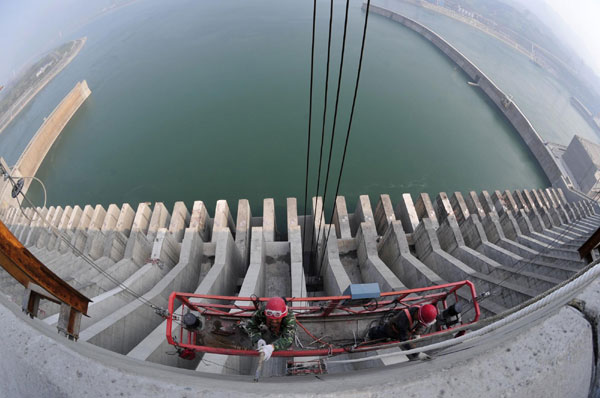Three Gorges Dam getting cleaner, safer<BR>