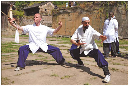 Taoist Wudang Mountains lure foreigners