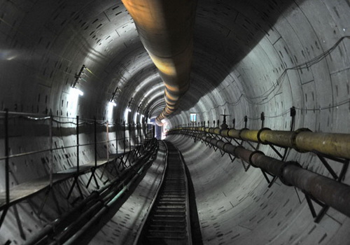 1st subway tunnel runs under Yangtze River