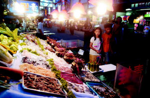 Minyi St - Night Street with Barbecue and Snacks