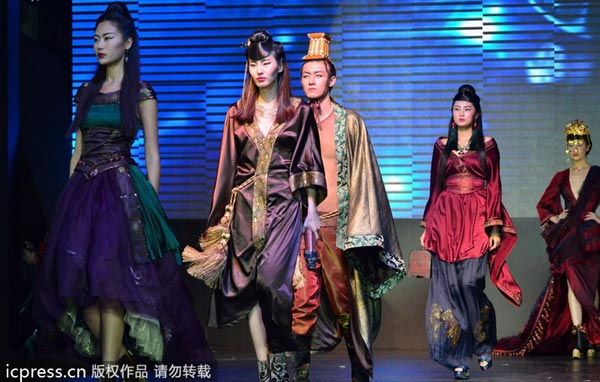Wuhan Int'l Fashion Week opens