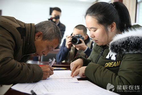 Gaoqiao brings left behind families together