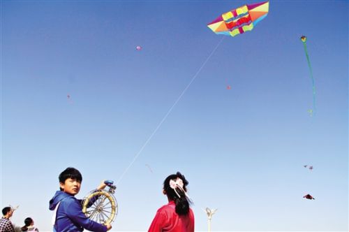 Young people’s kite competition in Baotou