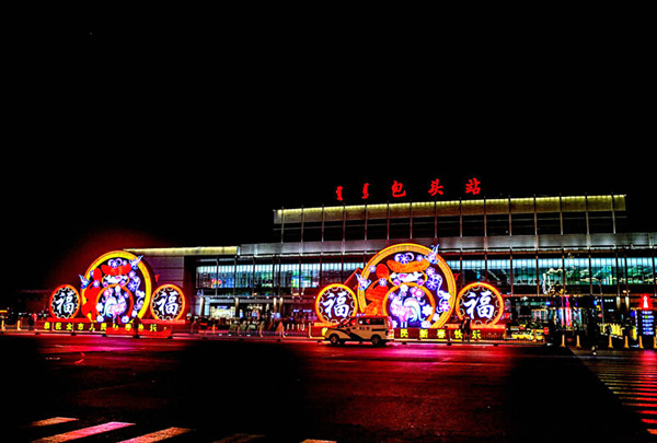 Lantern shows light up Baotou city