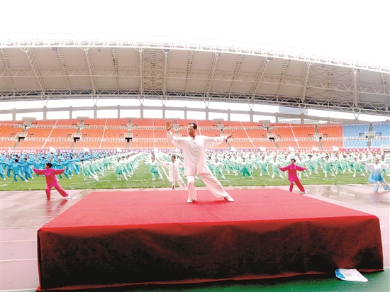 Qigong and tai chi performance staged in Baotou