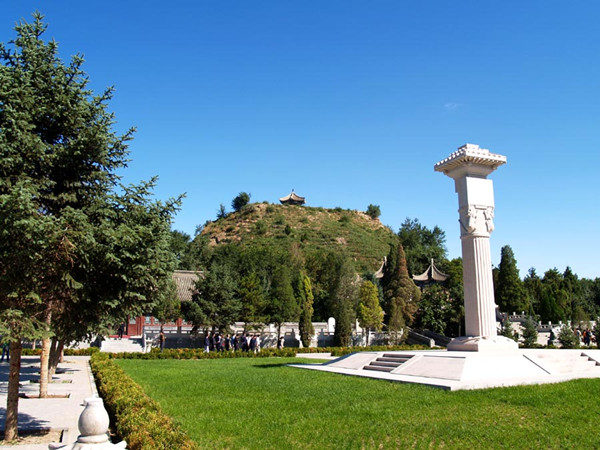 Zhaojun Tomb