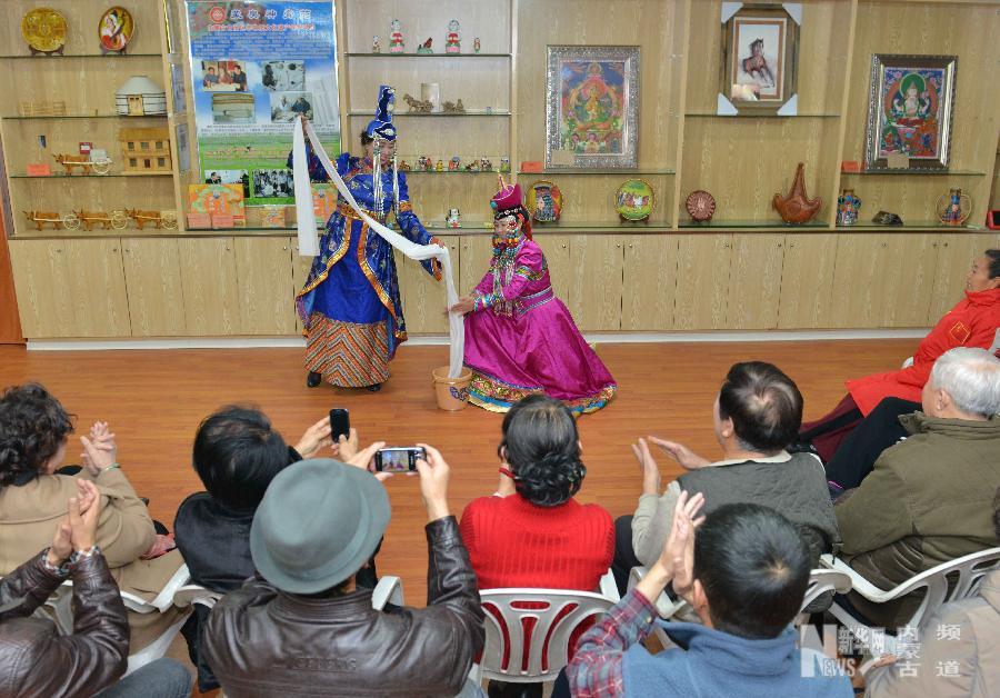 Experiencing local culture in folk crafts and ethnic costumes