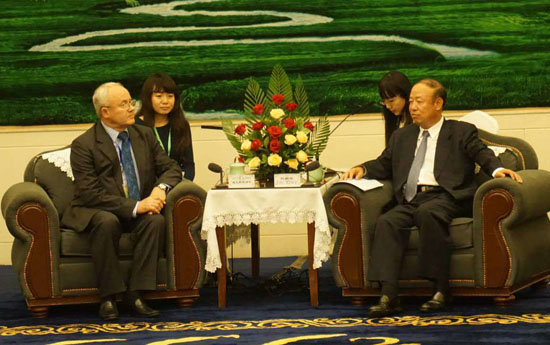 Foreign diplomats visit Inner Mongolia