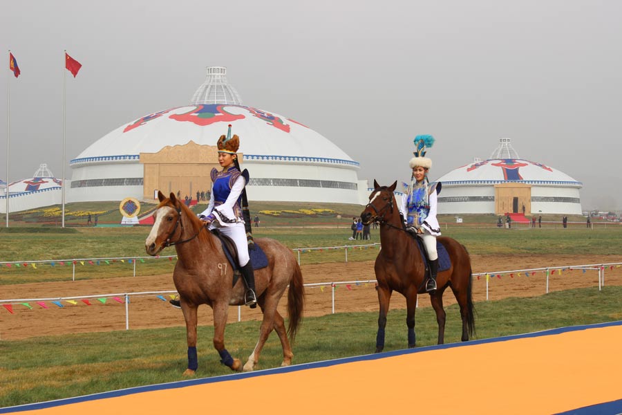 Mongolian costumes highlight 1st China-Mongolia Expo’s opening