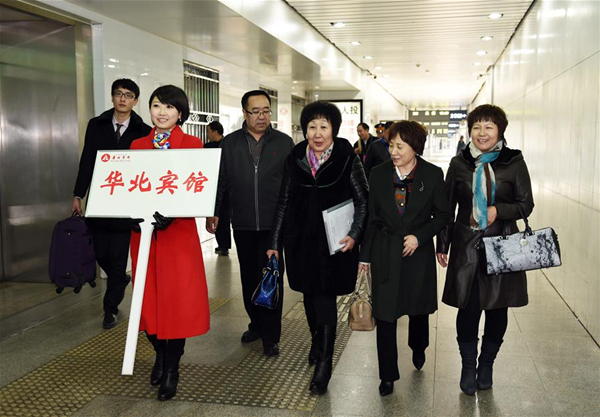 Inner Mongolia CPPCC members arrive in Beijing