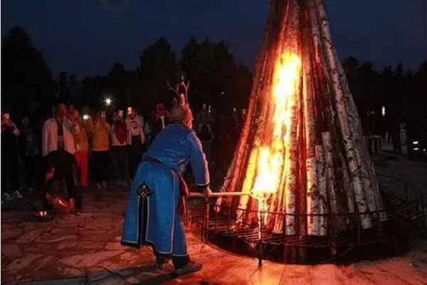 Bonfire festival brings tourists to Oroqen