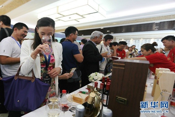 Wuhai hosts desert wine festival