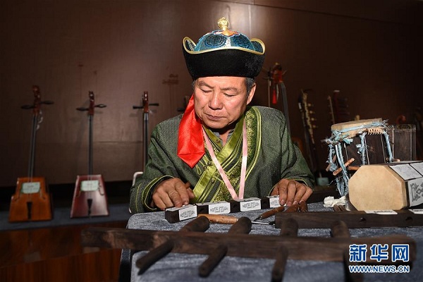 Mongolian ethnic handicrafts on display