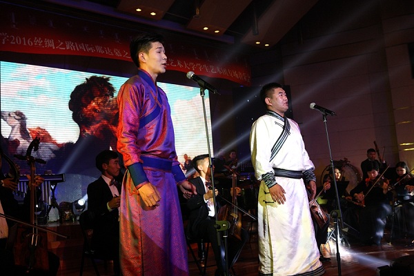 Mongolian college ensemble gives concert at IMNU