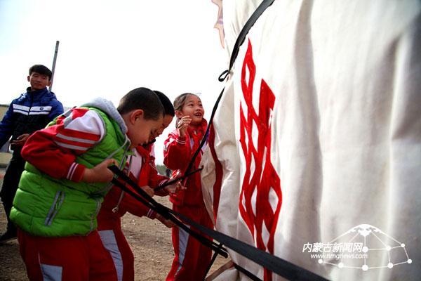 Children experience Mongolian customs