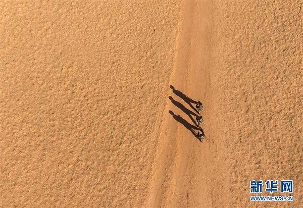 Frontier soldiers patrol Shenzhou-XI landing area