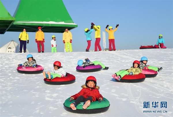 Ski slope paved across Kubuqi desert, creating land of ice and fire