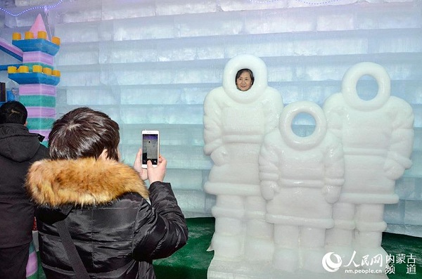 Ice sculptures brighten winter night in Arxan