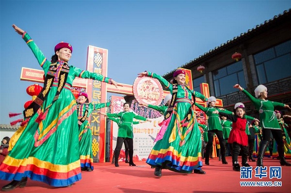 Folk gala celebrates Year of Rooster