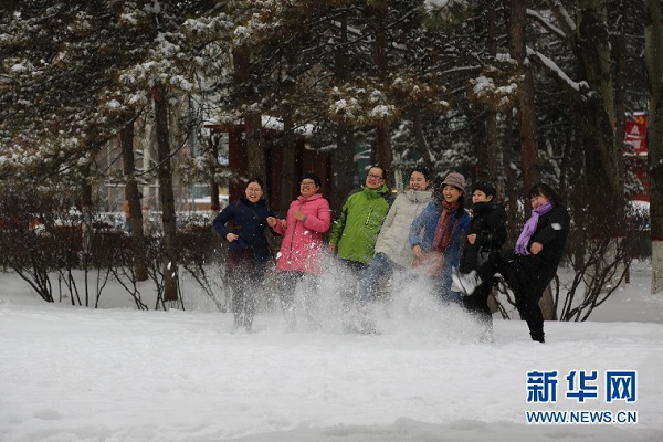 Snow provides entertainment in Hohhot