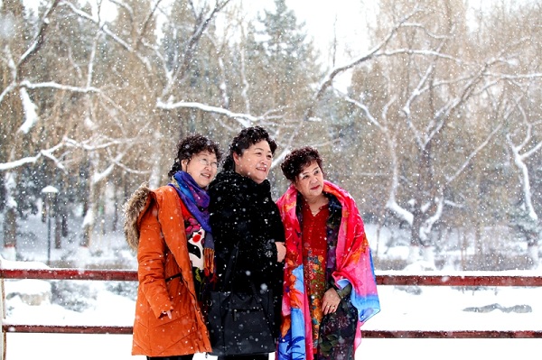 Spring snow blankets Hohhot