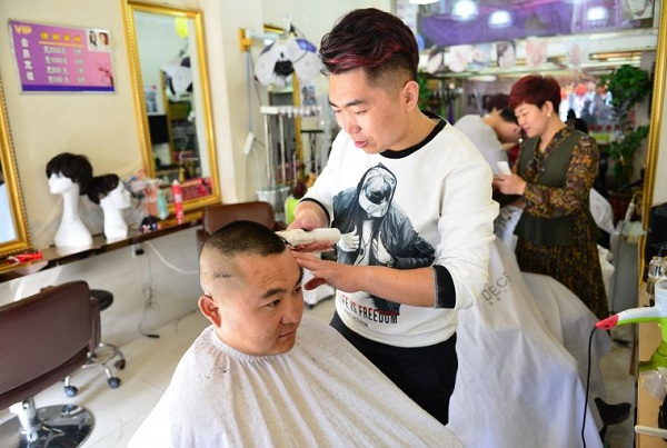 Haircut boom on Dragon Head-raising Day