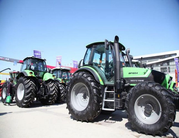 Inner Mongolia holds agricultural machinery exhibition