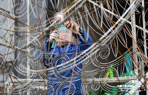 Festival lanterns brighten Hohhot