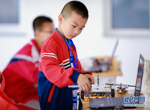 Hohhot holds youth robotics competition