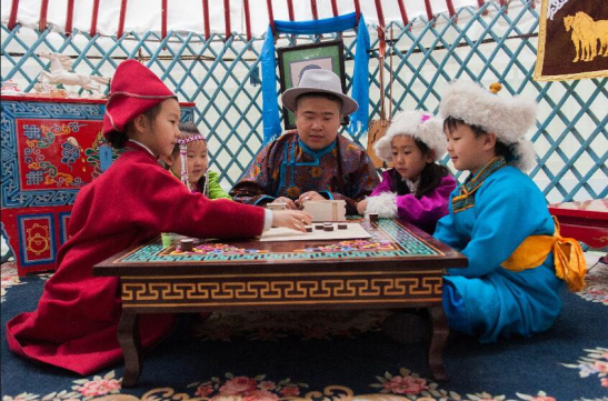 Young pupils learn Mongolian culture