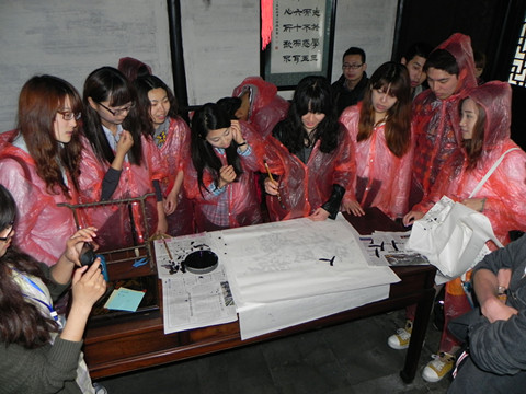 Chinese and Korean students enjoy cultural exchange in Zhouzhuang