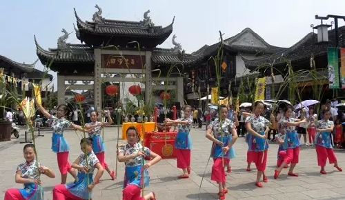 Celebrate Dragon Boat Festival in Kunshan