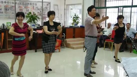 Elderly opera troupe shoot to fame in Kunshan