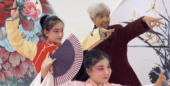 Retired teacher sparks Kunshan Opera revival