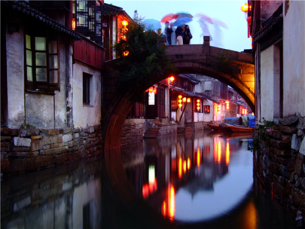 Taste Zhouzhuang in silent night