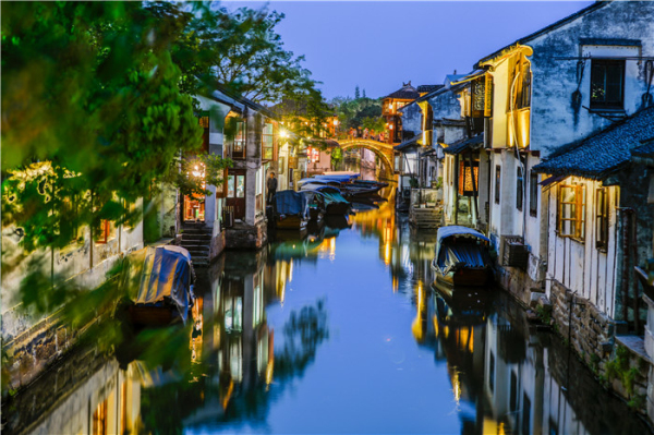 Taste Zhouzhuang in silent night