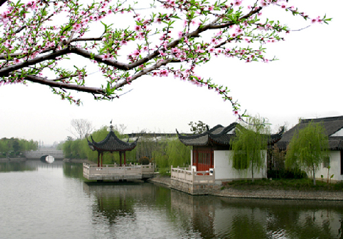 Soak up the spring scenery in Qiandeng