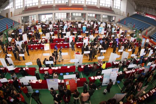 Nantong development zone holds job fair with 5,000 jobs available