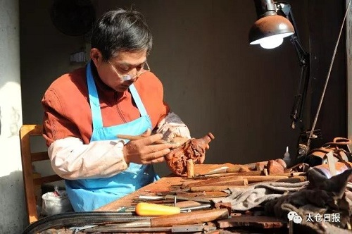 Redwood carver in Taicang named provincial talented person