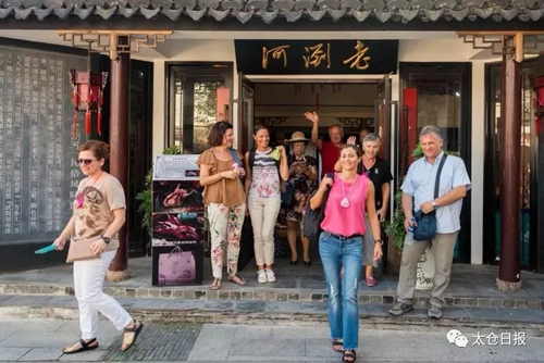 Italian tourist group visits Taicang