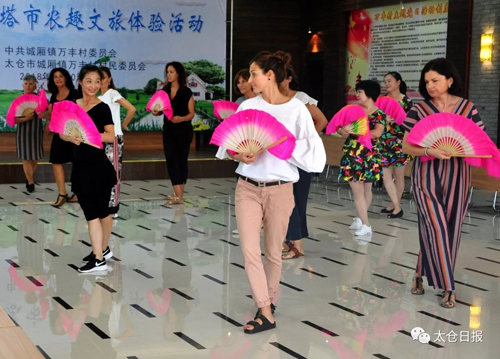 Italian tourist group visits Taicang