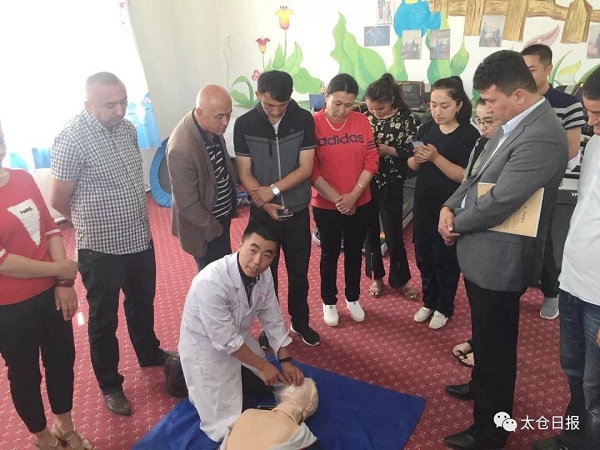 Taicang doctor aids Xinjiang's medical care development