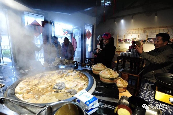 Enjoy delicious pot-stewed duck in Taicang