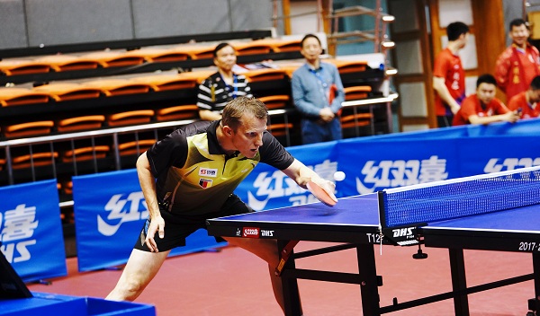 German head coach serves first ball at China-Germany table tennis tournament